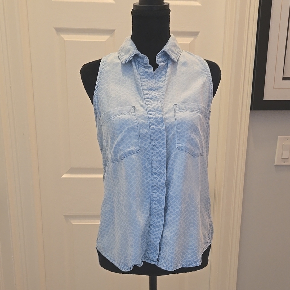 Light Blue Sleeveless Women's Top